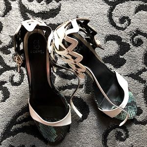 Shoedazzle scene white and green 8.5 US casual 3 inch strap heels